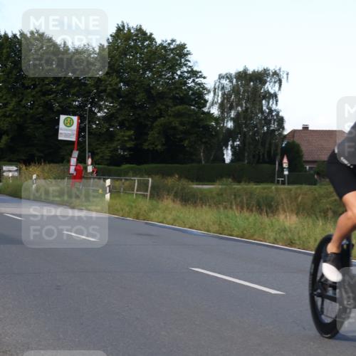 25.08.2024 - Elbe Triathlon Hamburg Fuchs,  Jonas http://msf.ph/oto/6866062 25.08.2024 09:25:13 Radfahren 87, 303, 426, 415, 226, 43 meine-sportfotos.de