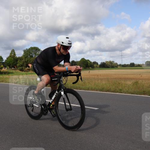 25.08.2024 - Elbe Triathlon Hamburg Fuchs,  Jonas http://msf.ph/oto/6866067 25.08.2024 10:11:55 Radfahren 447, 409, 333 meine-sportfotos.de