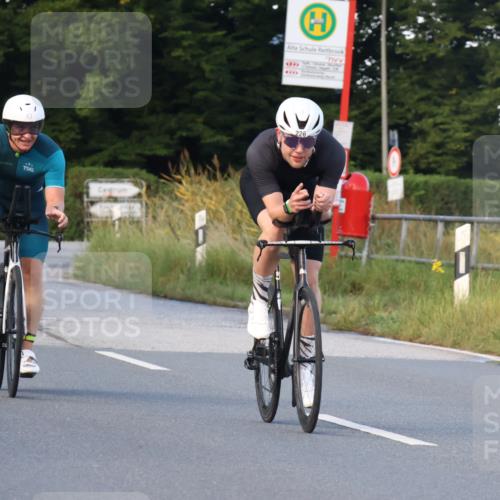 25.08.2024 - Elbe Triathlon Hamburg Fuchs,  Jonas http://msf.ph/oto/6866101 25.08.2024 09:25:18 Radfahren 426, 415, 226, 43, 121 meine-sportfotos.de