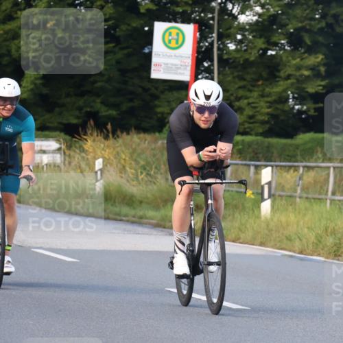 25.08.2024 - Elbe Triathlon Hamburg Fuchs,  Jonas http://msf.ph/oto/6866103 25.08.2024 09:25:18 Radfahren 426, 415, 226, 43, 121 meine-sportfotos.de