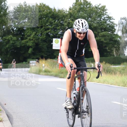 25.08.2024 - Elbe Triathlon Hamburg Fuchs,  Jonas http://msf.ph/oto/6866147 25.08.2024 10:12:21 Radfahren 420, 545, 378 meine-sportfotos.de