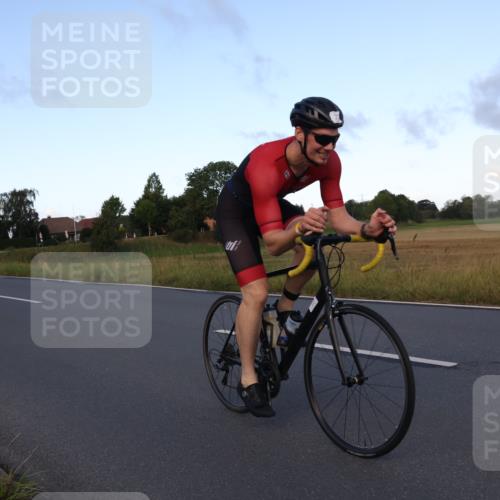25.08.2024 - Elbe Triathlon Hamburg Fuchs,  Jonas http://msf.ph/oto/6866329 25.08.2024 09:25:50 Radfahren 347, 77, 238 meine-sportfotos.de