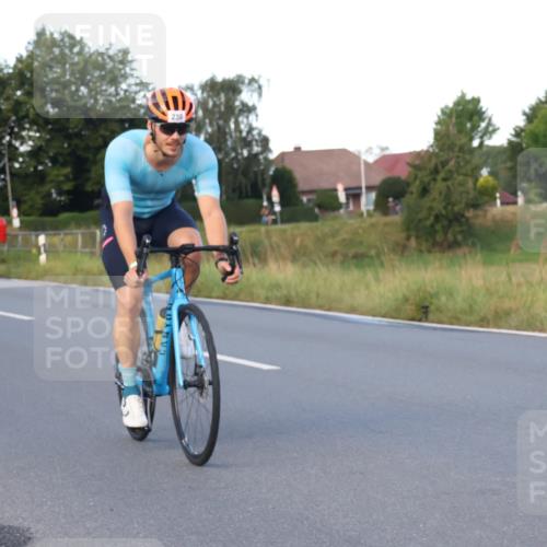 25.08.2024 - Elbe Triathlon Hamburg Fuchs,  Jonas http://msf.ph/oto/6866349 25.08.2024 09:25:53 Radfahren 77, 238, 210, 230 meine-sportfotos.de