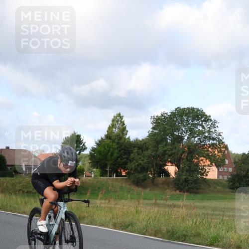 25.08.2024 - Elbe Triathlon Hamburg Fuchs,  Jonas http://msf.ph/oto/6866370 25.08.2024 10:13:01 Radfahren 372, 469 meine-sportfotos.de