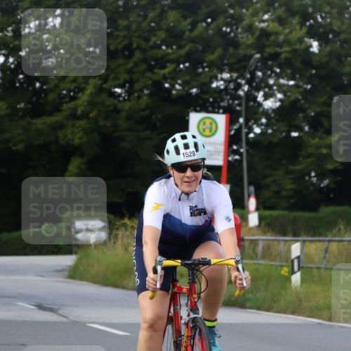 25.08.2024 - Elbe Triathlon Hamburg Fuchs,  Jonas http://msf.ph/oto/6866380 25.08.2024 10:55:52 Radfahren 679, 1528, 1489 meine-sportfotos.de