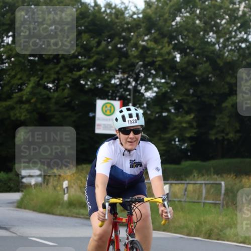 25.08.2024 - Elbe Triathlon Hamburg Fuchs,  Jonas http://msf.ph/oto/6866384 25.08.2024 10:55:52 Radfahren 679, 1528, 1489 meine-sportfotos.de