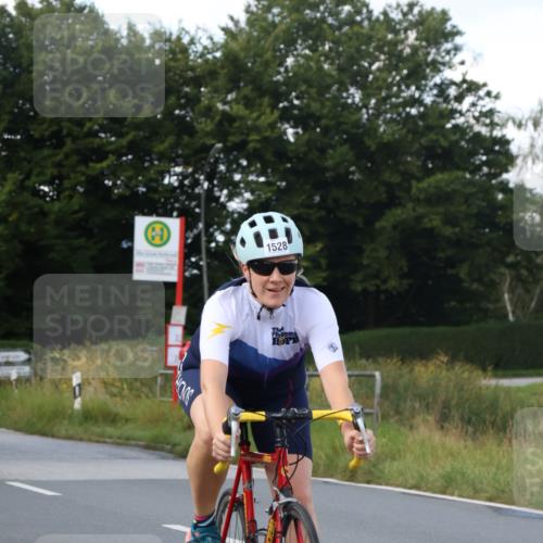 25.08.2024 - Elbe Triathlon Hamburg Fuchs,  Jonas http://msf.ph/oto/6866388 25.08.2024 10:55:52 Radfahren 679, 1528, 1489 meine-sportfotos.de