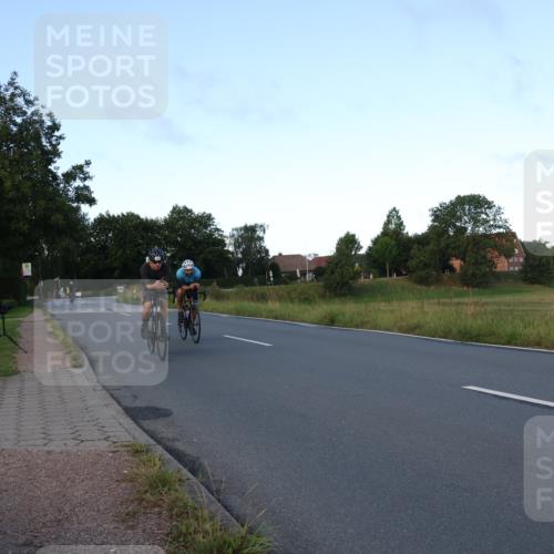 25.08.2024 - Elbe Triathlon Hamburg Fuchs,  Jonas http://msf.ph/oto/6866426 25.08.2024 09:26:00 Radfahren 210, 230, 202, 166, 222 meine-sportfotos.de