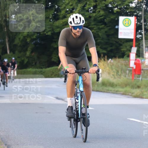 25.08.2024 - Elbe Triathlon Hamburg Fuchs,  Jonas http://msf.ph/oto/6866442 25.08.2024 09:26:04 Radfahren 210, 230, 202, 166, 222, 158, 61, 252, 390 meine-sportfotos.de