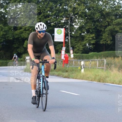 25.08.2024 - Elbe Triathlon Hamburg Fuchs,  Jonas http://msf.ph/oto/6866446 25.08.2024 09:26:04 Radfahren 210, 230, 202, 166, 222, 158, 61, 252, 390 meine-sportfotos.de