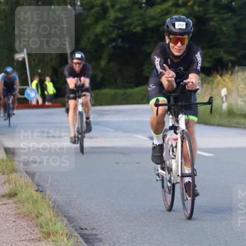 25.08.2024 - Elbe Triathlon Hamburg Fuchs,  Jonas http://msf.ph/oto/6866486 25.08.2024 09:26:09 Radfahren 222, 158, 61, 252, 390, 52, 285, 318 meine-sportfotos.de