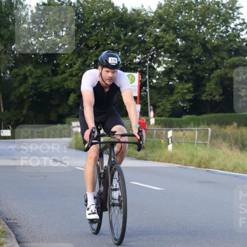 25.08.2024 - Elbe Triathlon Hamburg Fuchs,  Jonas http://msf.ph/oto/6866533 25.08.2024 09:26:14 Radfahren 61, 252, 390, 52, 285, 318, 54 meine-sportfotos.de