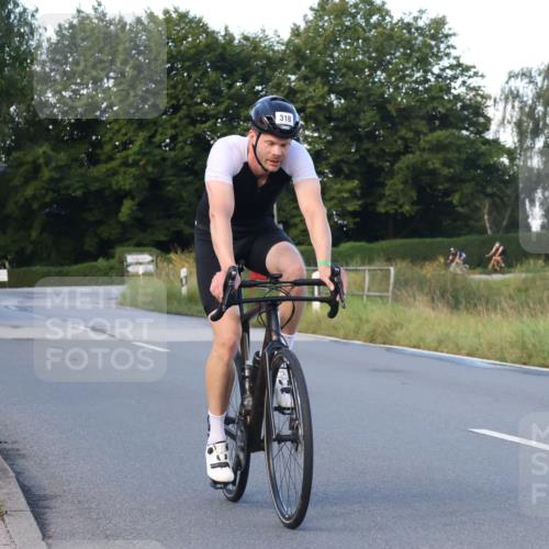 25.08.2024 - Elbe Triathlon Hamburg Fuchs,  Jonas http://msf.ph/oto/6866537 25.08.2024 09:26:15 Radfahren 252, 390, 52, 285, 318, 54 meine-sportfotos.de
