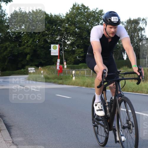 25.08.2024 - Elbe Triathlon Hamburg Fuchs,  Jonas http://msf.ph/oto/6866545 25.08.2024 09:26:15 Radfahren 252, 390, 52, 285, 318, 54 meine-sportfotos.de