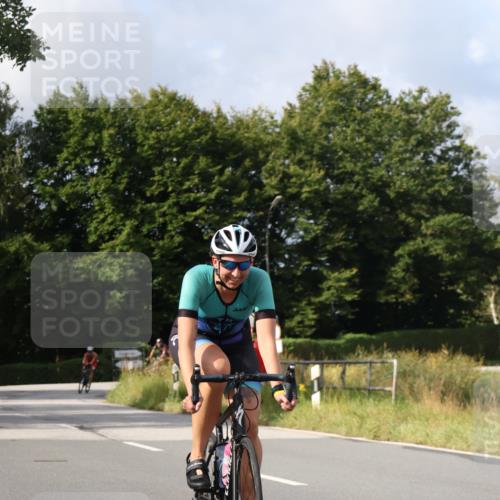 25.08.2024 - Elbe Triathlon Hamburg Fuchs,  Jonas http://msf.ph/oto/6866686 25.08.2024 10:14:44 Radfahren 525, 1850, 300, 486 meine-sportfotos.de