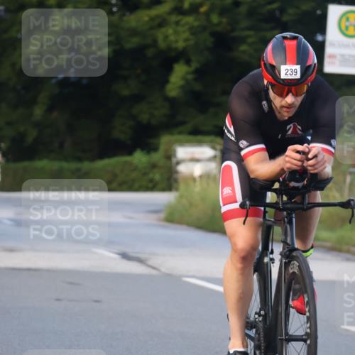 25.08.2024 - Elbe Triathlon Hamburg Fuchs,  Jonas http://msf.ph/oto/6866695 25.08.2024 09:26:31 Radfahren 217, 244, 193, 293, 239, 370 meine-sportfotos.de