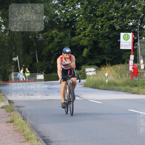 25.08.2024 - Elbe Triathlon Hamburg Fuchs,  Jonas http://msf.ph/oto/6866707 25.08.2024 09:26:36 Radfahren 293, 239, 370 meine-sportfotos.de