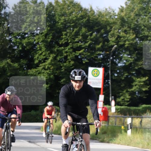 25.08.2024 - Elbe Triathlon Hamburg Fuchs,  Jonas http://msf.ph/oto/6866710 25.08.2024 10:14:48 Radfahren 525, 1850, 300, 486, 417 meine-sportfotos.de