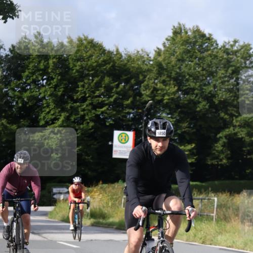 25.08.2024 - Elbe Triathlon Hamburg Fuchs,  Jonas http://msf.ph/oto/6866718 25.08.2024 10:14:48 Radfahren 525, 1850, 300, 486, 417 meine-sportfotos.de
