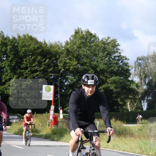 25.08.2024 - Elbe Triathlon Hamburg Fuchs,  Jonas http://msf.ph/oto/6866722 25.08.2024 10:14:48 Radfahren 525, 1850, 300, 486, 417 meine-sportfotos.de
