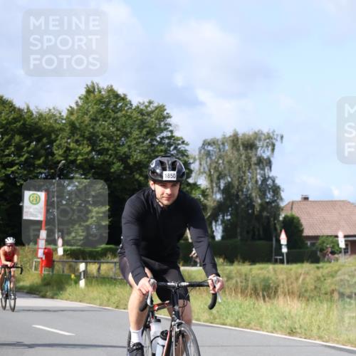 25.08.2024 - Elbe Triathlon Hamburg Fuchs,  Jonas http://msf.ph/oto/6866726 25.08.2024 10:14:49 Radfahren 525, 1850, 300, 486, 417 meine-sportfotos.de