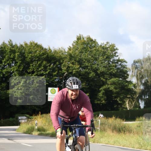 25.08.2024 - Elbe Triathlon Hamburg Fuchs,  Jonas http://msf.ph/oto/6866734 25.08.2024 10:14:49 Radfahren 525, 1850, 300, 486, 417 meine-sportfotos.de