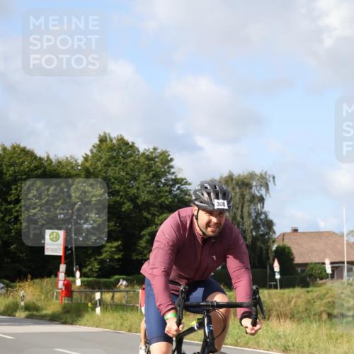 25.08.2024 - Elbe Triathlon Hamburg Fuchs,  Jonas http://msf.ph/oto/6866741 25.08.2024 10:14:50 Radfahren 525, 1850, 300, 486, 417 meine-sportfotos.de