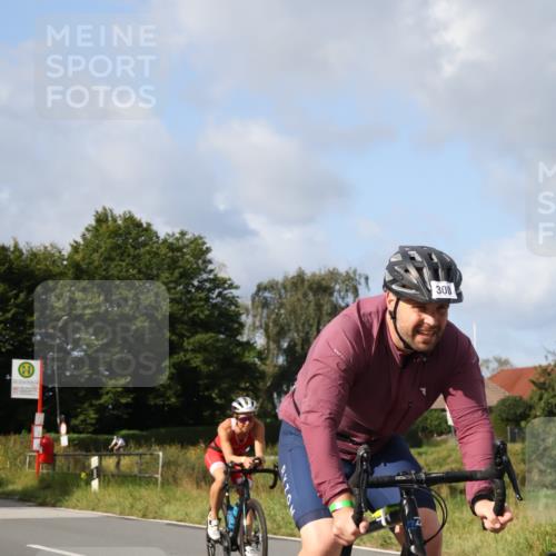 25.08.2024 - Elbe Triathlon Hamburg Fuchs,  Jonas http://msf.ph/oto/6866743 25.08.2024 10:14:50 Radfahren 525, 1850, 300, 486, 417 meine-sportfotos.de