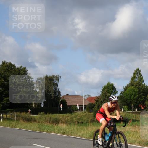 25.08.2024 - Elbe Triathlon Hamburg Fuchs,  Jonas http://msf.ph/oto/6866754 25.08.2024 10:14:50 Radfahren 525, 1850, 300, 486, 417 meine-sportfotos.de