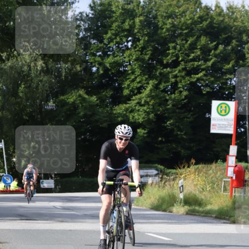 25.08.2024 - Elbe Triathlon Hamburg Fuchs,  Jonas http://msf.ph/oto/6866915 25.08.2024 10:15:32 Radfahren 381, 383, 552 meine-sportfotos.de