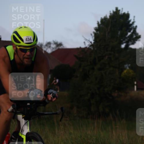 25.08.2024 - Elbe Triathlon Hamburg Fuchs,  Jonas http://msf.ph/oto/6866916 25.08.2024 09:27:21 Radfahren 235, 434, 387 meine-sportfotos.de