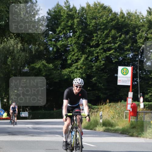 25.08.2024 - Elbe Triathlon Hamburg Fuchs,  Jonas http://msf.ph/oto/6866919 25.08.2024 10:15:32 Radfahren 381, 383, 552 meine-sportfotos.de