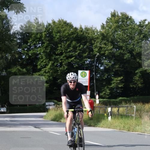 25.08.2024 - Elbe Triathlon Hamburg Fuchs,  Jonas http://msf.ph/oto/6866928 25.08.2024 10:15:33 Radfahren 381, 383, 552, 328 meine-sportfotos.de
