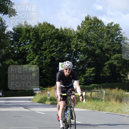 25.08.2024 - Elbe Triathlon Hamburg Fuchs,  Jonas http://msf.ph/oto/6866931 25.08.2024 10:15:33 Radfahren 381, 383, 552, 328 meine-sportfotos.de