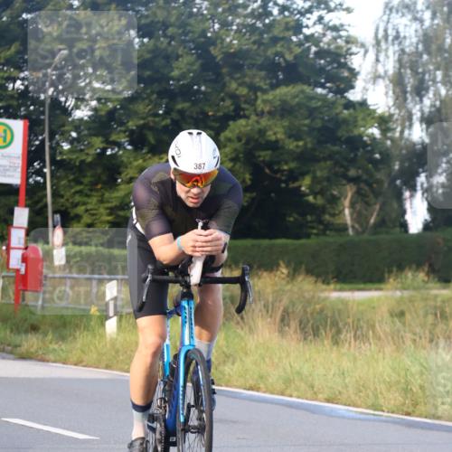 25.08.2024 - Elbe Triathlon Hamburg Fuchs,  Jonas http://msf.ph/oto/6866932 25.08.2024 09:27:25 Radfahren 434, 387, 403 meine-sportfotos.de