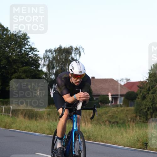 25.08.2024 - Elbe Triathlon Hamburg Fuchs,  Jonas http://msf.ph/oto/6866942 25.08.2024 09:27:26 Radfahren 434, 387, 403 meine-sportfotos.de