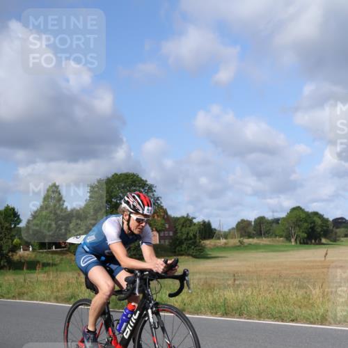 25.08.2024 - Elbe Triathlon Hamburg Fuchs,  Jonas http://msf.ph/oto/6866993 25.08.2024 10:15:39 Radfahren 381, 383, 552, 328 meine-sportfotos.de