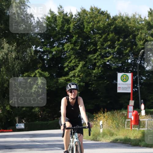 25.08.2024 - Elbe Triathlon Hamburg Fuchs,  Jonas http://msf.ph/oto/6867250 25.08.2024 10:58:18 Radfahren 1672, 676, 1503 meine-sportfotos.de