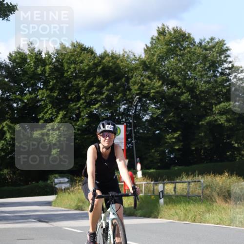 25.08.2024 - Elbe Triathlon Hamburg Fuchs,  Jonas http://msf.ph/oto/6867263 25.08.2024 10:58:19 Radfahren 1672, 676, 1503 meine-sportfotos.de