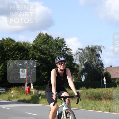 25.08.2024 - Elbe Triathlon Hamburg Fuchs,  Jonas http://msf.ph/oto/6867276 25.08.2024 10:58:19 Radfahren 1672, 676, 1503 meine-sportfotos.de