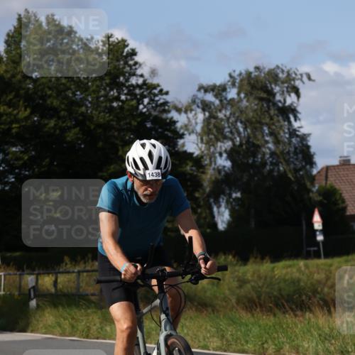 25.08.2024 - Elbe Triathlon Hamburg Fuchs,  Jonas http://msf.ph/oto/6867353 25.08.2024 10:59:19 Radfahren 1438, 455, 1403 meine-sportfotos.de