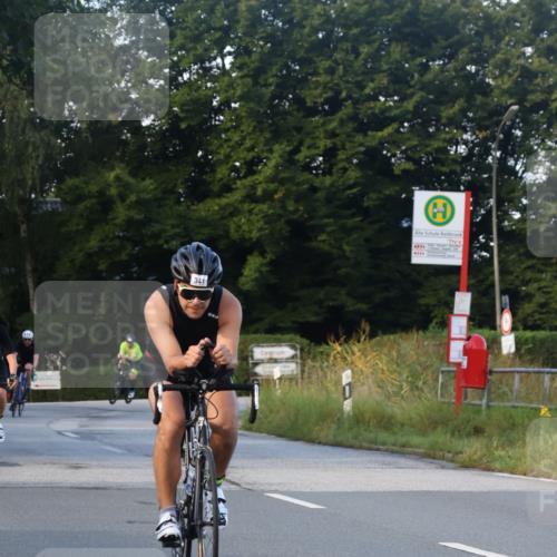 25.08.2024 - Elbe Triathlon Hamburg Fuchs,  Jonas http://msf.ph/oto/6867370 25.08.2024 09:28:35 Radfahren 431, 368, 421, 333, 341, 130, 388 meine-sportfotos.de