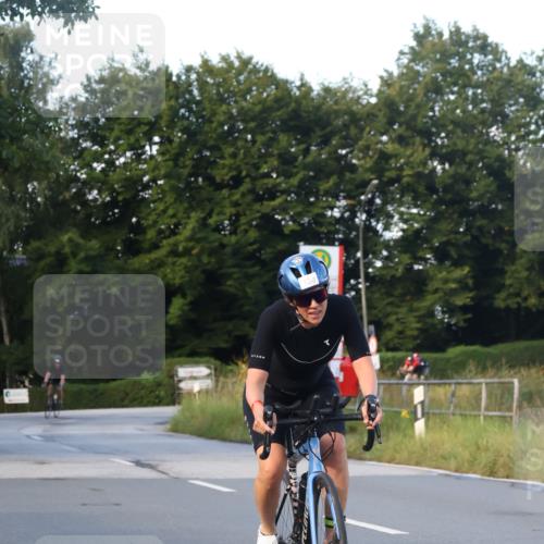 25.08.2024 - Elbe Triathlon Hamburg Fuchs,  Jonas http://msf.ph/oto/6867399 25.08.2024 09:28:37 Radfahren 431, 368, 421, 333, 341, 130, 388, 251 meine-sportfotos.de