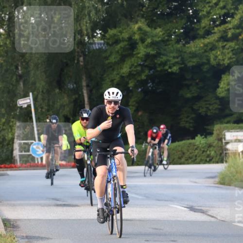 25.08.2024 - Elbe Triathlon Hamburg Fuchs,  Jonas http://msf.ph/oto/6867411 25.08.2024 09:28:39 Radfahren 431, 368, 421, 333, 341, 130, 388, 251, 384, 90 meine-sportfotos.de