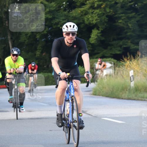 25.08.2024 - Elbe Triathlon Hamburg Fuchs,  Jonas http://msf.ph/oto/6867418 25.08.2024 09:28:40 Radfahren 421, 333, 341, 130, 388, 251, 384, 90 meine-sportfotos.de
