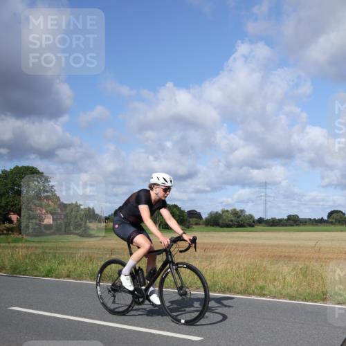 25.08.2024 - Elbe Triathlon Hamburg Fuchs,  Jonas http://msf.ph/oto/6867428 25.08.2024 10:17:40 Radfahren 515, 500, 441 meine-sportfotos.de