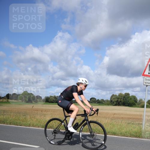 25.08.2024 - Elbe Triathlon Hamburg Fuchs,  Jonas http://msf.ph/oto/6867430 25.08.2024 10:17:40 Radfahren 515, 500, 441 meine-sportfotos.de