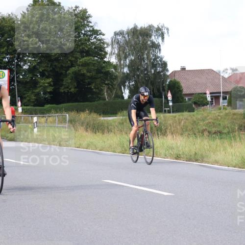 25.08.2024 - Elbe Triathlon Hamburg Fuchs,  Jonas http://msf.ph/oto/6867482 25.08.2024 10:18:02 Radfahren 355, 586, 516, 406, 371 meine-sportfotos.de