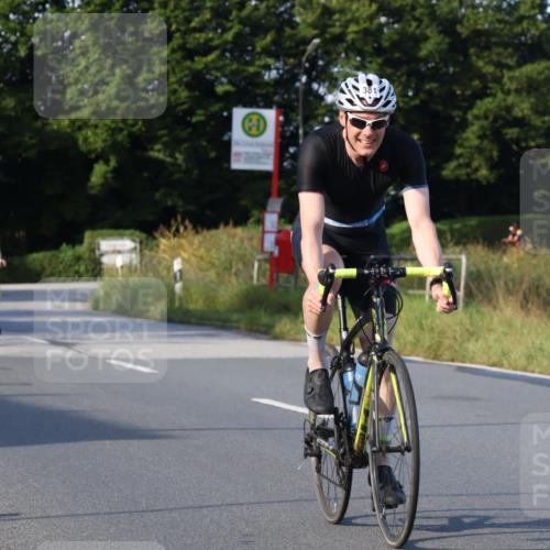 25.08.2024 - Elbe Triathlon Hamburg Fuchs,  Jonas http://msf.ph/oto/6867502 25.08.2024 09:28:50 Radfahren 384, 90, 290, 376, 381, 317 meine-sportfotos.de