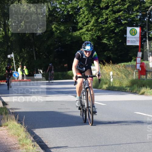 25.08.2024 - Elbe Triathlon Hamburg Fuchs,  Jonas http://msf.ph/oto/6867532 25.08.2024 09:28:57 Radfahren 317, 154, 152 meine-sportfotos.de